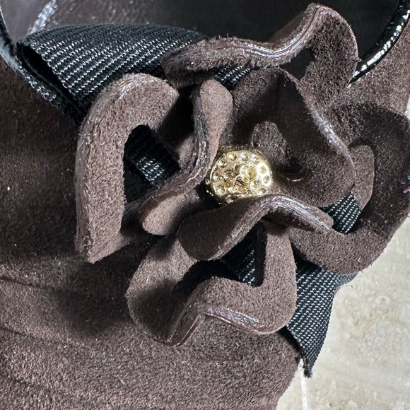 CHANEL Brown suede pumps iconic Camelia flower size 8.5 with original box; etc - Picture 5 of 11